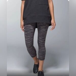 Lululemon Wunder Under Crop Leggings in gray size 6